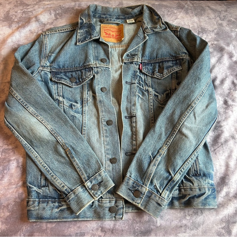 LEVI DENIM JACKET